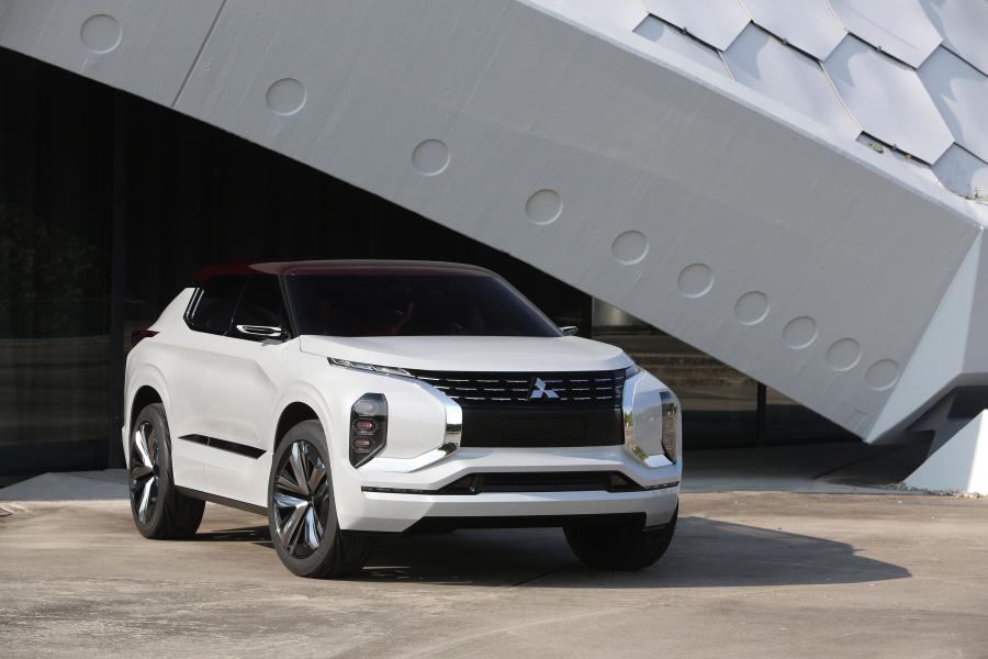  Mitsubishi GT-PHEV Concept 2016 года  (фото 14 из 30)